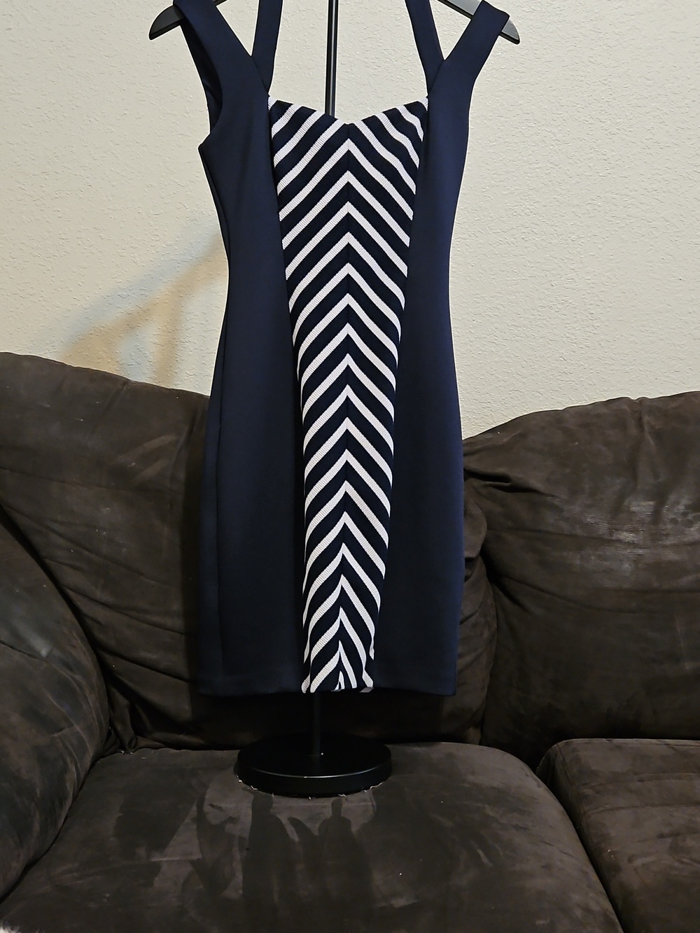 GUESS Navy and White Chevron Midi Dress - Picture 8 of 8